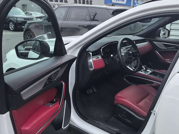 Фото 6 - Jaguar F-Pace