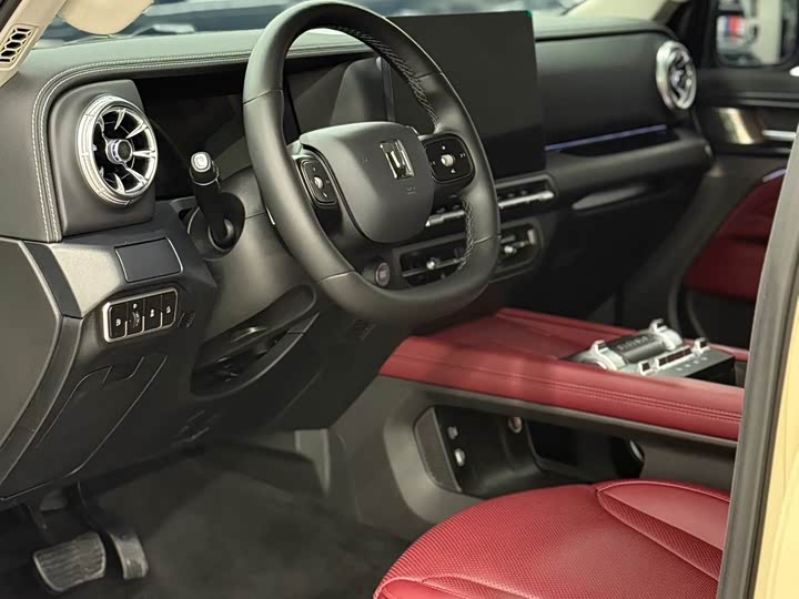 Фото 4 - Tank 300 Hybrid