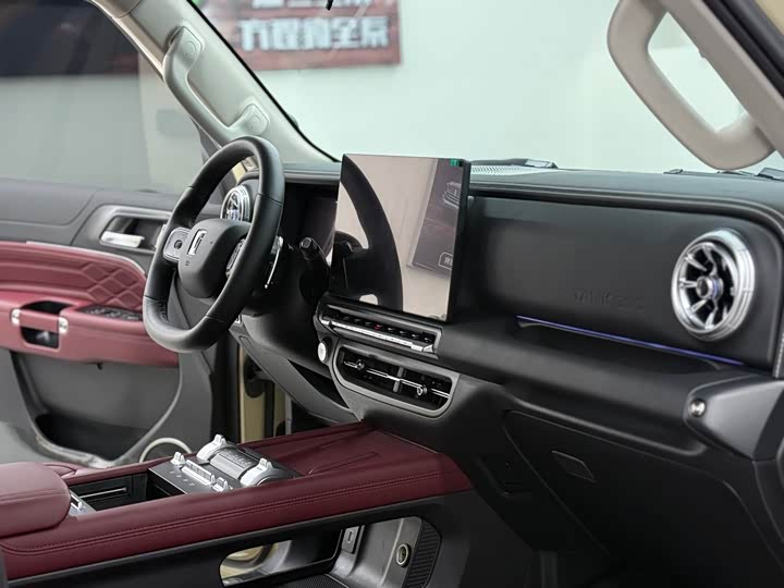 Фото 5 - Tank 300 Hybrid