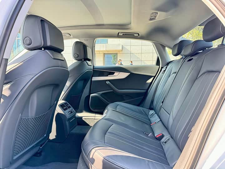 Фото 8 - Audi A4L