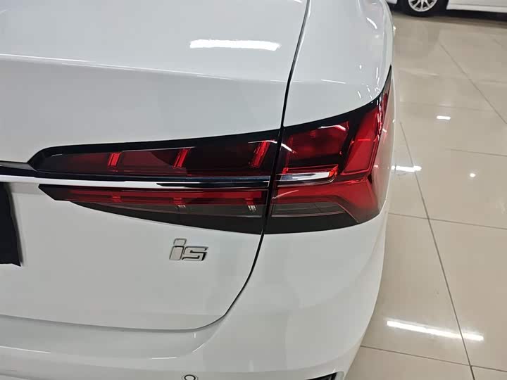 Фото 8 - Roewe i5