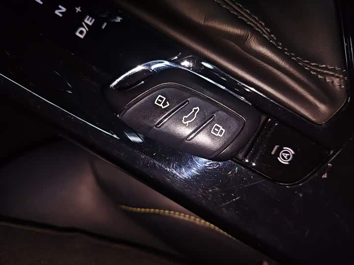 Фото 9 - Roewe i5