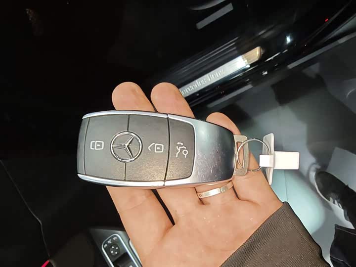 Фото 9 - Mercedes-Benz EQB