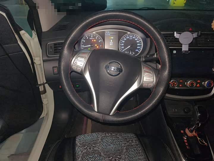 Фото 3 - Nissan Tiida