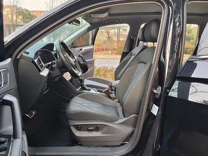 Фото 6 - Volkswagen Tiguan L Pro