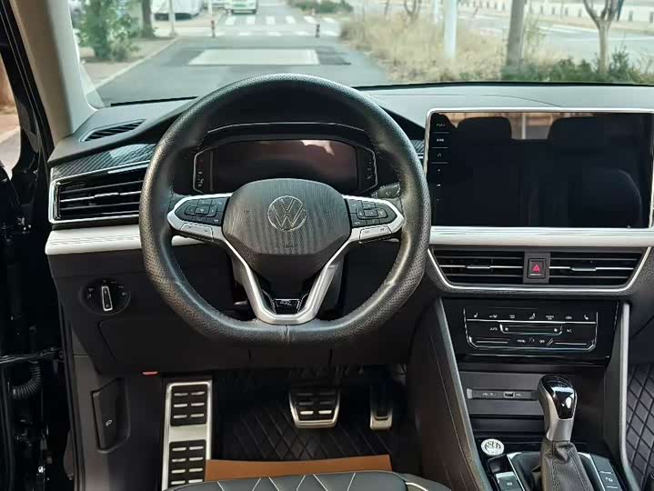 Фото 8 - Volkswagen Tiguan L Pro