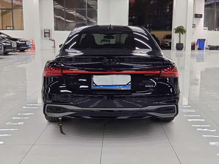 Фото 3 - Audi A7L