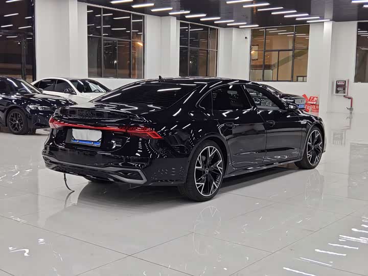 Фото 4 - Audi A7L