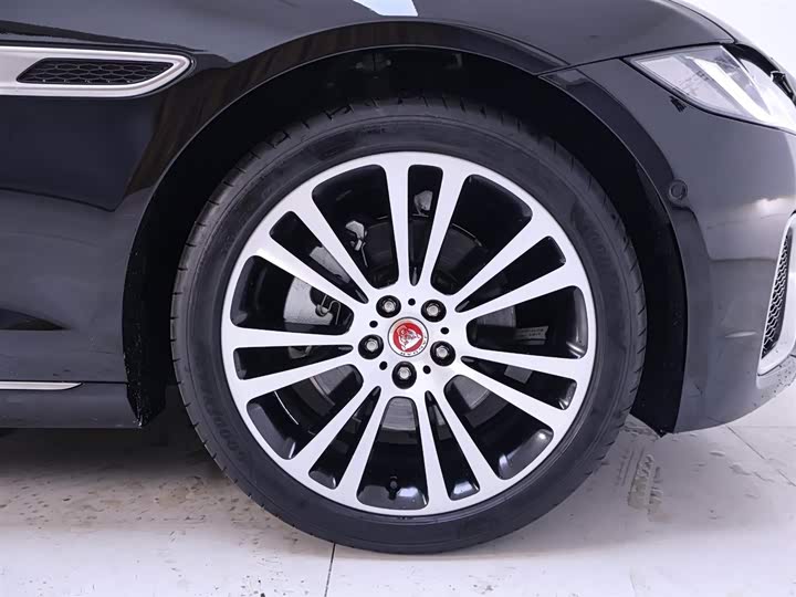 Фото 6 - Jaguar XF L