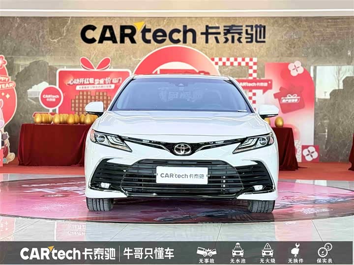 Фото 2 - Toyota Camry