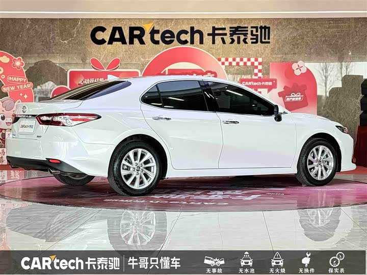 Фото 4 - Toyota Camry