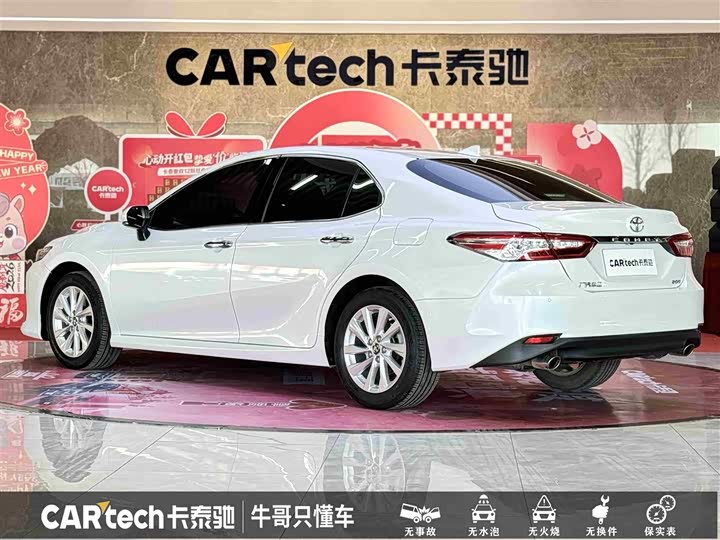 Фото 6 - Toyota Camry