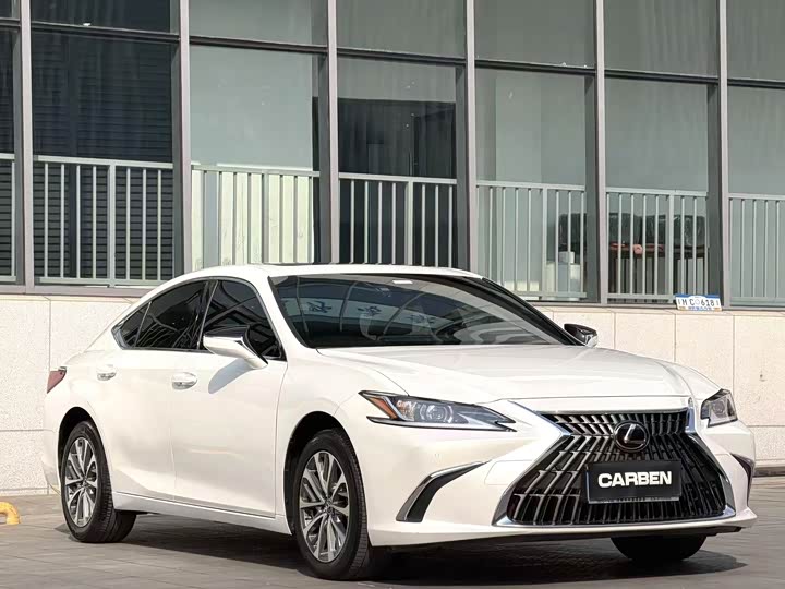 Фото 3 - Lexus ES