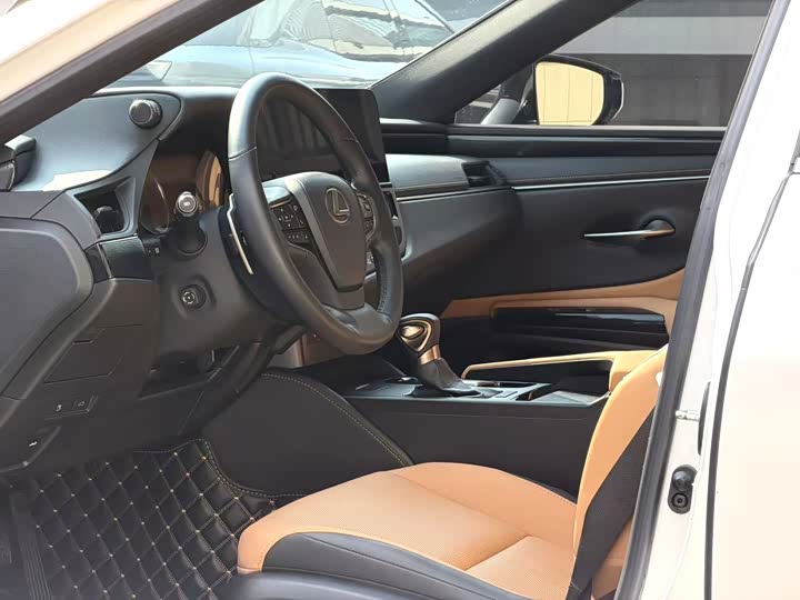 Фото 4 - Lexus ES