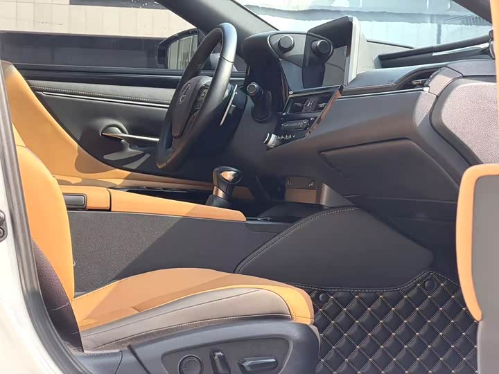 Фото 5 - Lexus ES