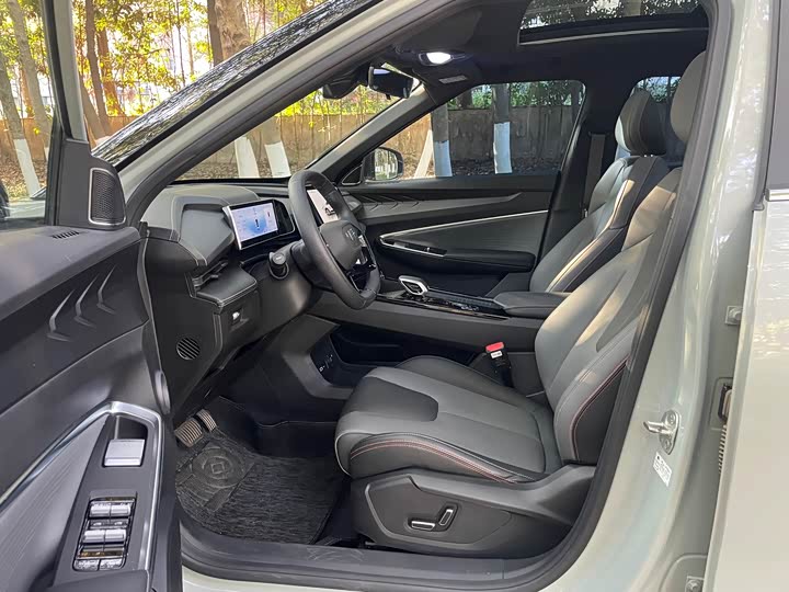 Фото 4 - Geely Atlas