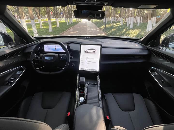 Фото 6 - Geely Atlas