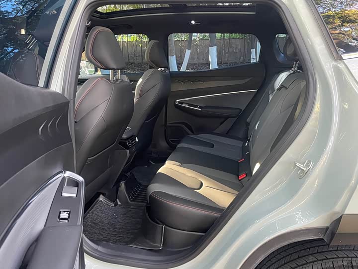 Фото 9 - Geely Atlas