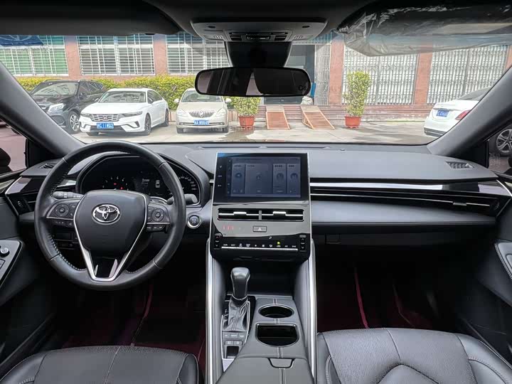 Фото 8 - Toyota Avalon