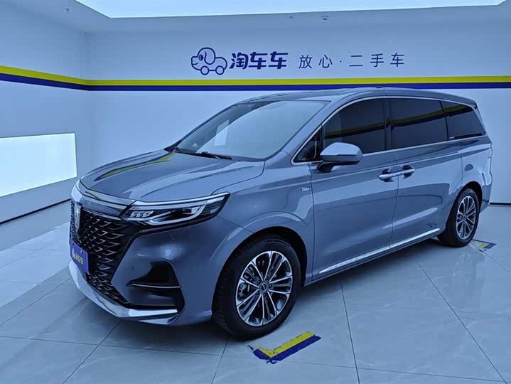 Фото 1 - Roewe iMax 8