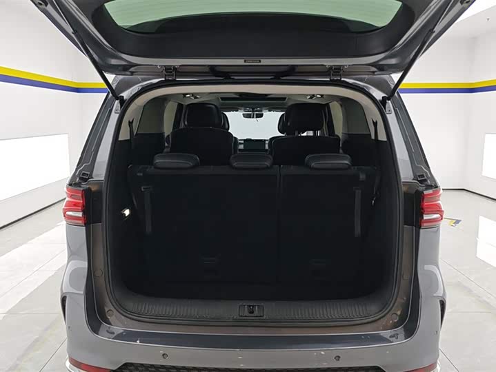 Фото 4 - Roewe iMax 8