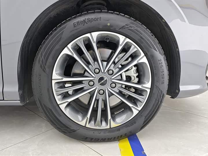 Фото 6 - Roewe iMax 8