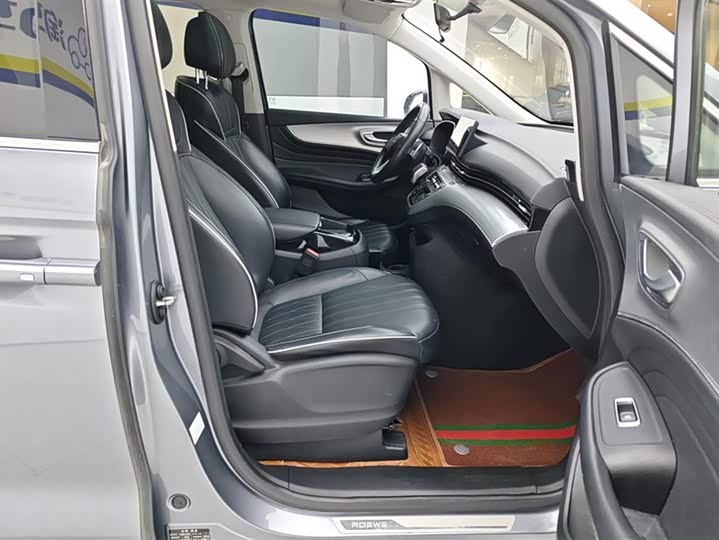 Фото 8 - Roewe iMax 8