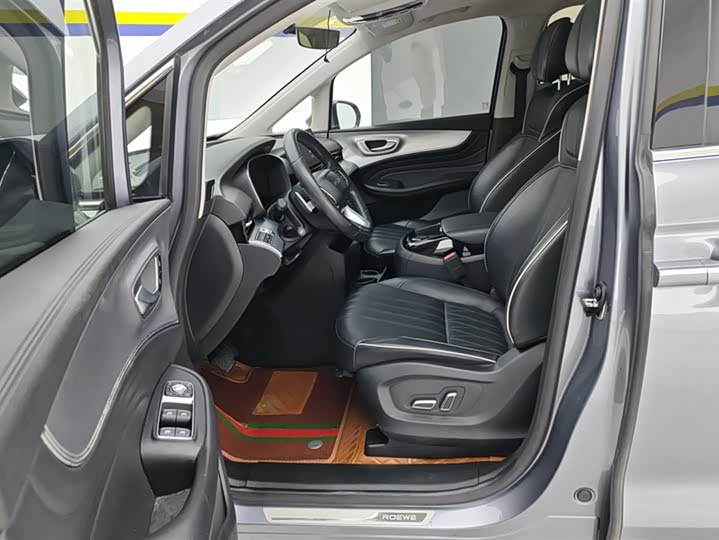 Фото 9 - Roewe iMax 8