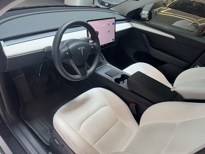 Фото 3 - Tesla Model Y