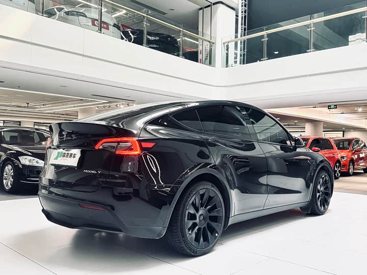 Фото 6 - Tesla Model Y