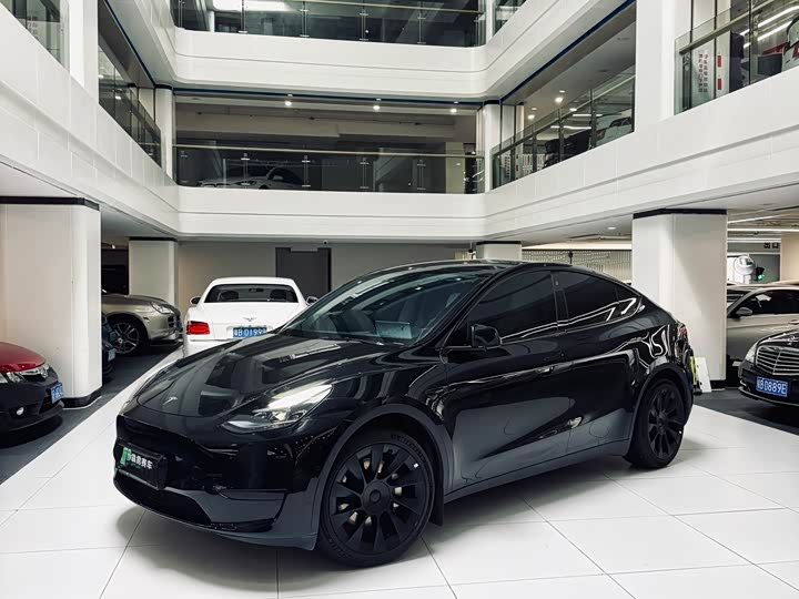 Фото 8 - Tesla Model Y