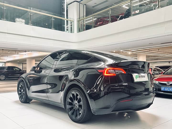 Фото 9 - Tesla Model Y