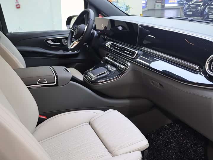 Фото 6 - Mercedes-Benz V-Class