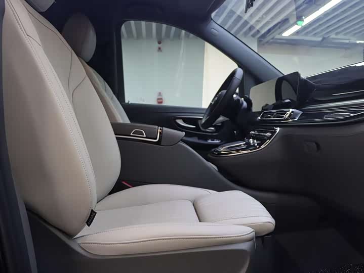 Фото 7 - Mercedes-Benz V-Class