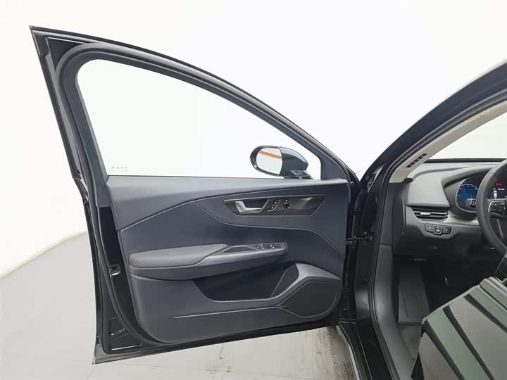 Фото 8 - Hongqi E-QM5