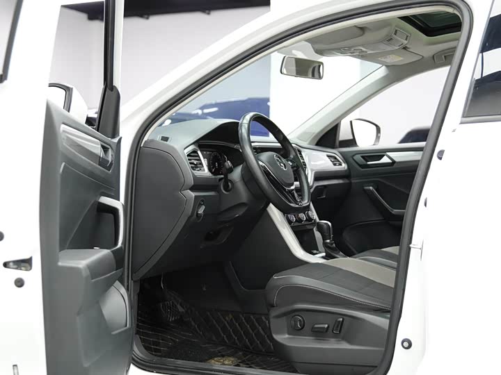 Фото 9 - Volkswagen T-Roc