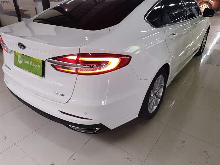 Фото 8 - Ford Mondeo