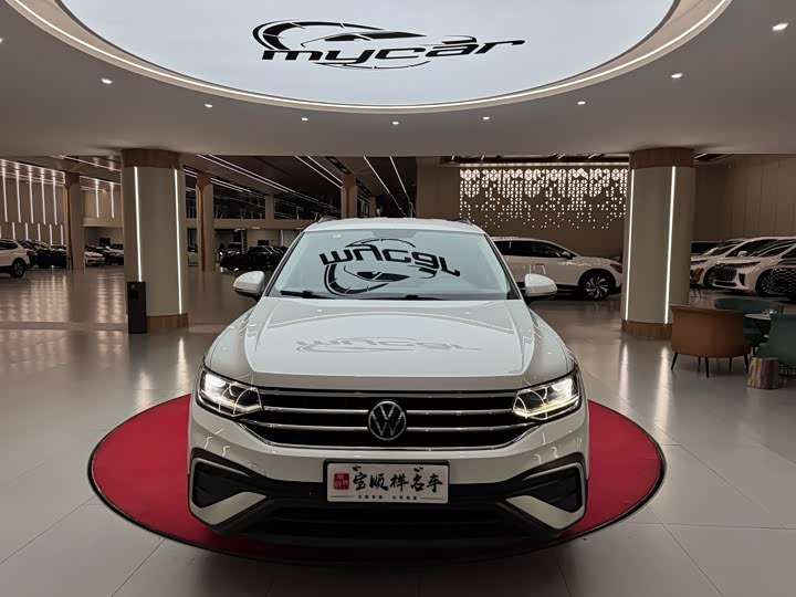 Фото 2 - Volkswagen Tiguan L Pro