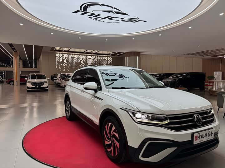 Фото 3 - Volkswagen Tiguan L Pro