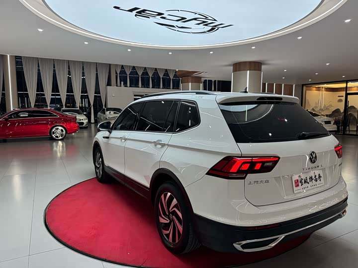 Фото 7 - Volkswagen Tiguan L Pro