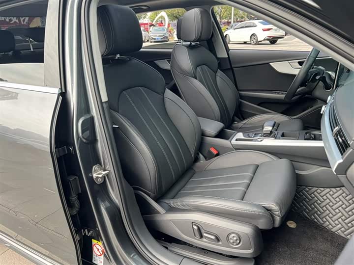 Фото 8 - Audi A4L