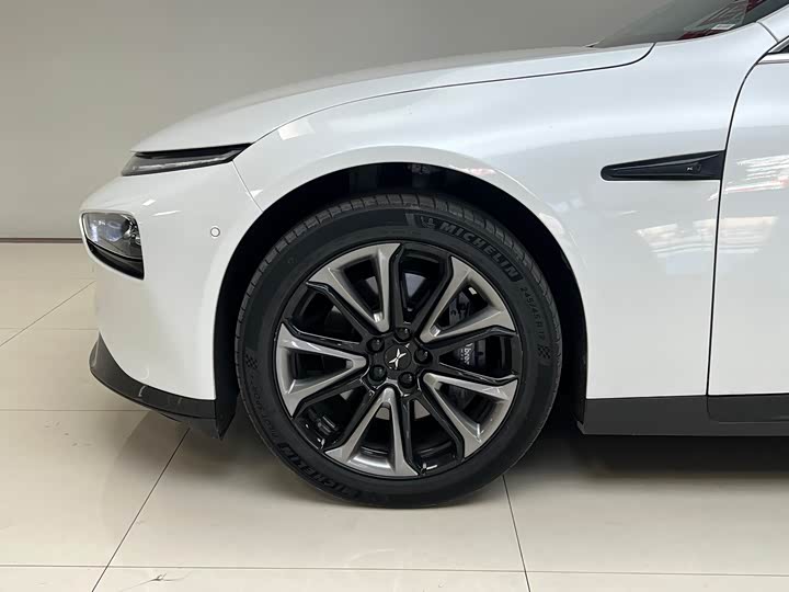 Фото 3 - XPeng P7