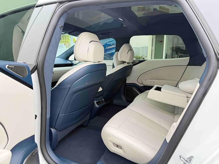 Фото 8 - Zeekr 007