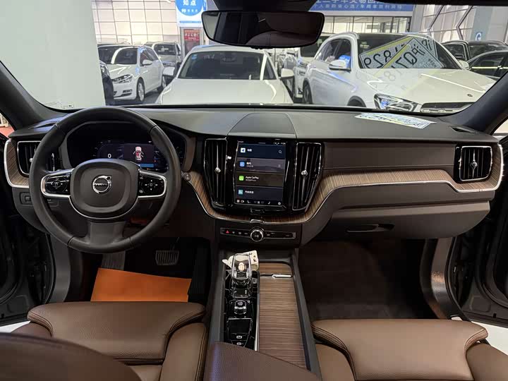 Фото 9 - Volvo XC60