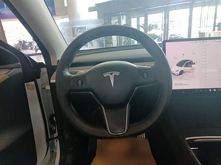 Фото 3 - Tesla Model Y
