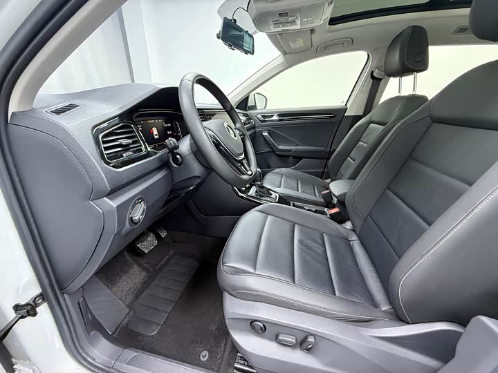 Фото 5 - Volkswagen T-Roc