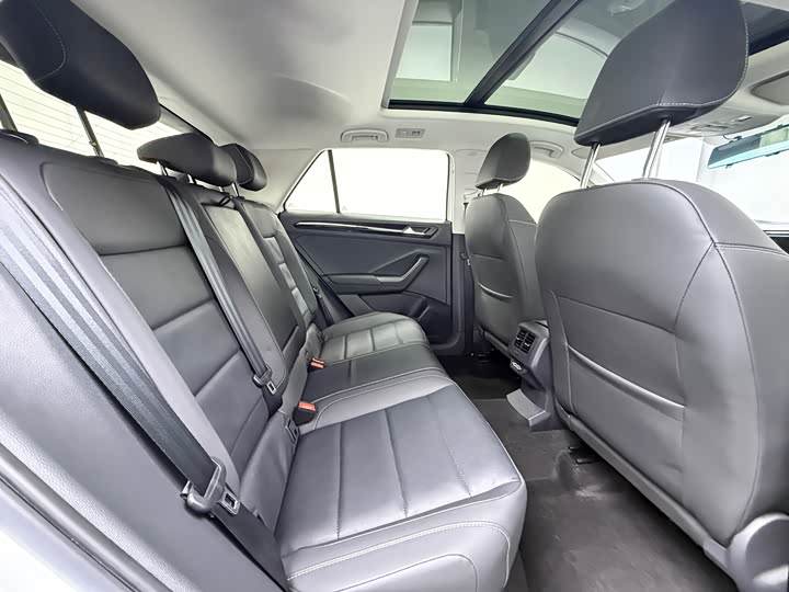 Фото 8 - Volkswagen T-Roc