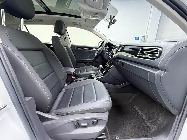 Фото 9 - Volkswagen T-Roc