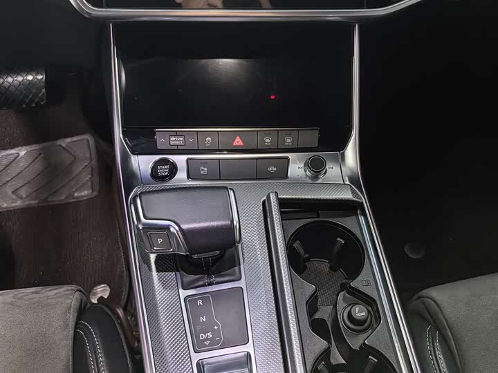 Фото 6 - Audi A6L