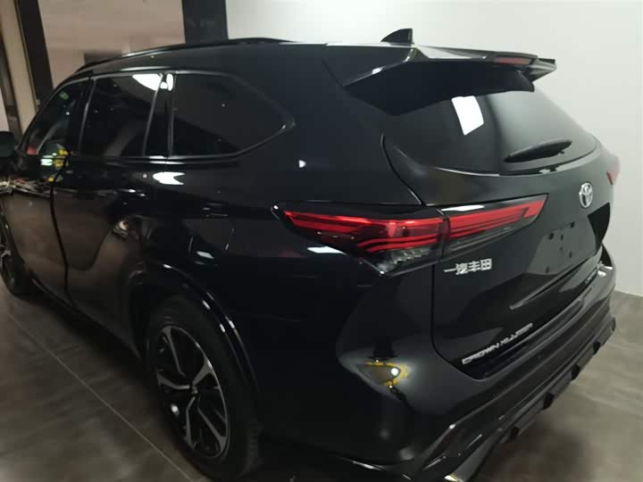 Фото 5 - Toyota Crown Kluger